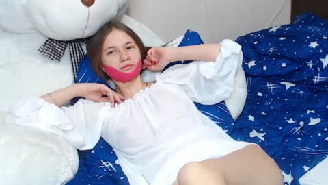 Snapshot of leila_bambi chatting on January 27, 7:35 am leila_bambi online show from January 27, 7:35 am