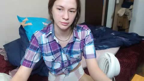 Snapshot of leila_bambi chatting on February 27, 1:49 pm leila_bambi online show from February 27, 1:49 pm