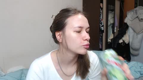 Snapshot of leila_bambi chatting on February 4, 8:35 am leila_bambi online show from February 4, 8:35 am