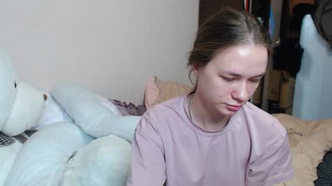 Snapshot of leila_bambi chatting on December 9, 9:06 am leila_bambi online show from December 9, 9:06 am