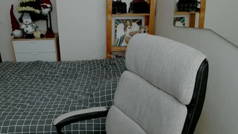 Snapshot of leila_beayte_ chatting on January 9, 1:24 pm Leila online show from January 9, 1:24 pm