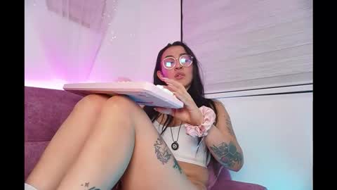 Leila online show from November 30, 5:39 pm