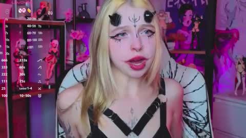 Leila online show from October 11, 4:42 pm