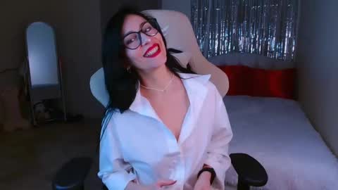 Snapshot of leilamurray chatting on February 2, 4:22 pm leilamurray online show from February 2, 4:22 pm