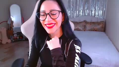 Snapshot of leilamurray chatting on February 24, 9:19 am leilamurray online show from February 24, 9:19 am