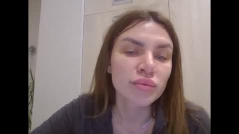 lena6122000 online show from April 5, 9:47 pm