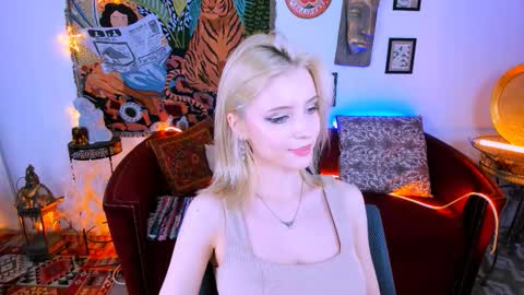 Snapshot of leonastone chatting on October 4, 5:28 pm leonastone online show from October 4, 5:28 pm