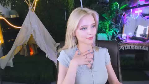 Snapshot of leonastone chatting on September 26, 8:17 pm leonastone online show from September 26, 8:17 pm