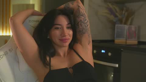 Leora online show from November 1, 5:39 pm