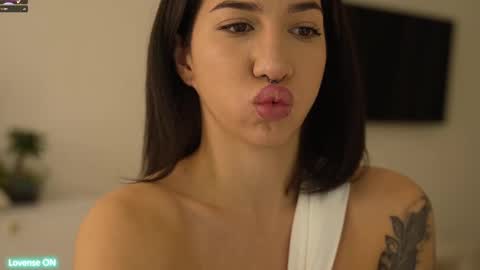 Leora online show from February 28, 4:10 pm