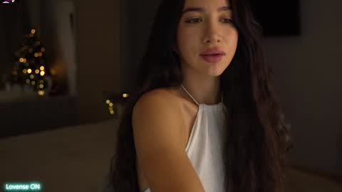 Leora online show from December 10, 4:17 pm