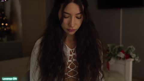 Leora online show from December 20, 4:04 pm