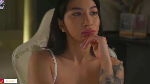 Leora online show from November 3, 5:06 pm