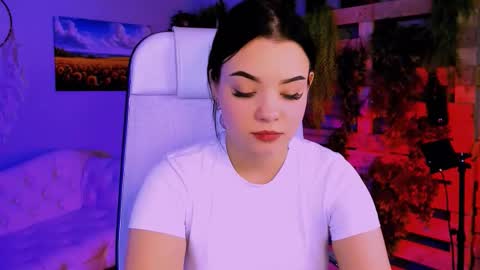 LeslieRowe online show from October 20, 8:45 pm