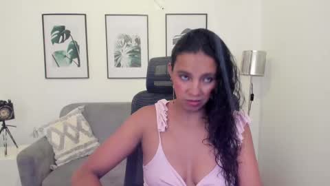 Lesly  online show from February 17, 8:38 pm