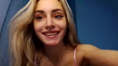 lesyawhite online show from November 8, 5:45 am