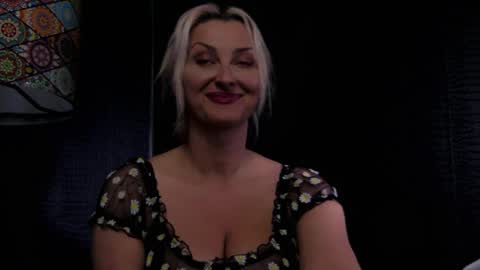 leticiareys online show from April 14, 4:51 pm