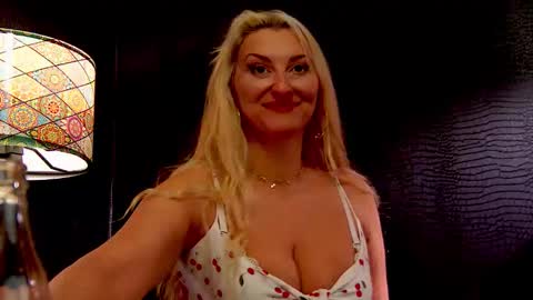 leticiareys online show from December 18, 7:51 pm