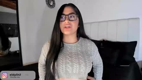 Snapshot of leticiaroldan chatting on October 1, 2:05 am Leticia online show from October 1, 2:05 am