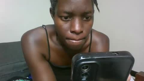 Snapshot of lettipetite56 chatting on October 19, 11:01 am letti online show from October 19, 11:01 am