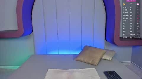 Lexie Thompson  online show from September 12, 1:07 pm