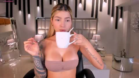 Lexie  online show from June 2, 7:15 pm