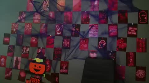 Snapshot of leyla_le chatting on October 14, 6:49 am Leyla online show from October 14, 6:49 am