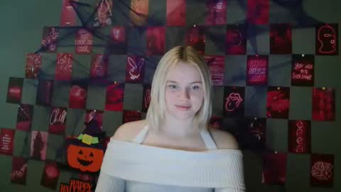 Snapshot of leyla_le chatting on October 13, 6:38 am Leyla online show from October 13, 6:38 am