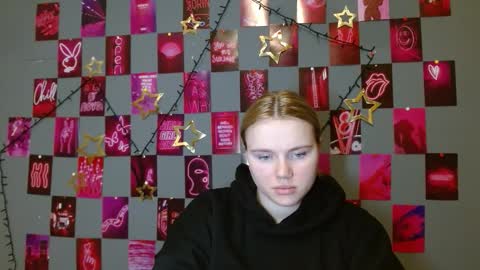 Leyla online show from December 19, 8:06 am