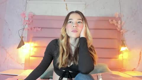 Snapshot of lezy_ chatting on October 16, 7:38 pm LEZY online show from October 16, 7:38 pm