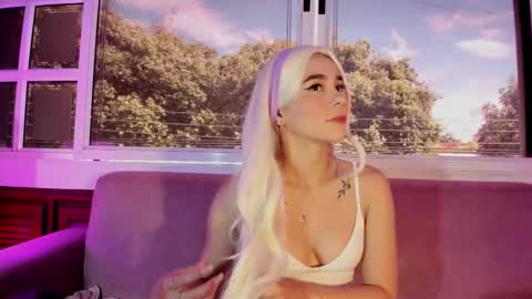 Snapshot of lezy_ chatting on September 8, 7:35 pm LEZY online show from September 8, 7:35 pm