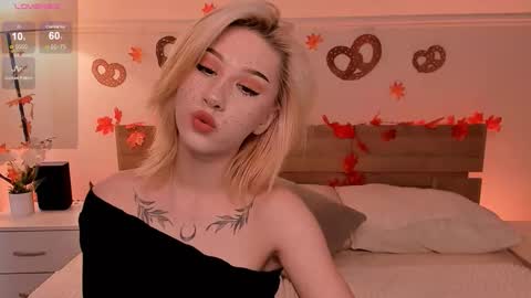 Snapshot of lezy_liza chatting on September 19, 3:49 am Lisa online show from September 19, 3:49 am