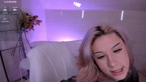 Snapshot of lezy_liza chatting on September 20, 4:22 am Lisa online show from September 20, 4:22 am