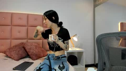 lhiamfitt online show from October 30, 6:31 pm