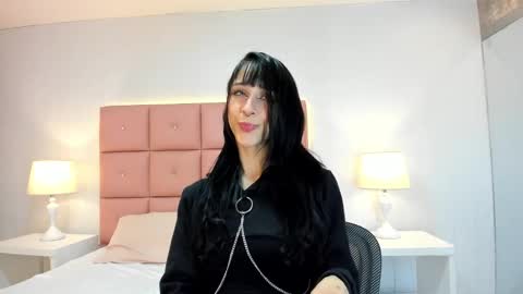 Snapshot of lhiamfitt chatting on March 5, 3:51 am lhiamfitt online show from March 5, 3:51 am