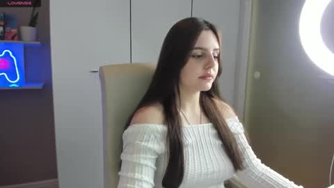 Snapshot of lia_lil chatting on October 19, 1:46 pm Lia online show from October 19, 1:46 pm