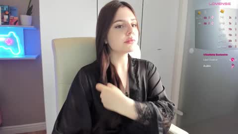 Snapshot of lia_lil chatting on October 17, 8:39 am Lia online show from October 17, 8:39 am