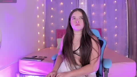 Snapshot of lia_little18 chatting on January 19, 3:50 am lia_little18 online show from January 19, 3:50 am