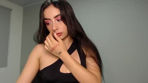 Snapshot of liaa_cute_ chatting on October 4, 3:12 am lia online show from October 4, 3:12 am