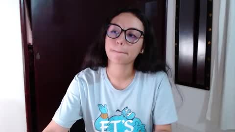 Snapshot of liaa_cute_ chatting on February 14, 5:19 am lia online show from February 14, 5:19 am