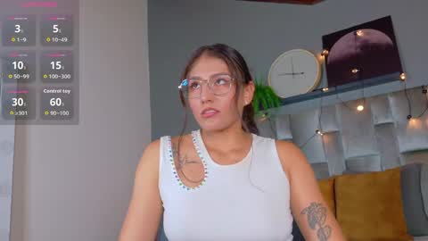 L I A   online show from May 18, 4:07 am