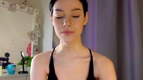 Snapshot of liaglamour chatting on December 8, 9:02 am Lia online show from December 8, 9:02 am