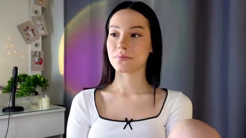Snapshot of liaglamour chatting on December 4, 8:45 am Lia online show from December 4, 8:45 am