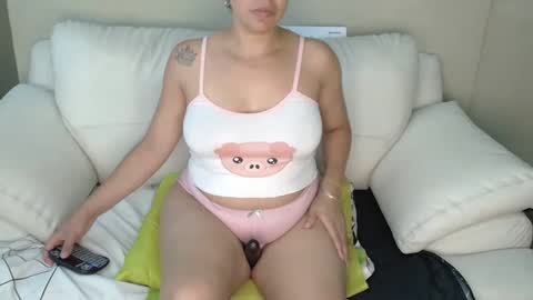 Snapshot of liahill_ chatting on February 14, 6:12 am liahill_ online show from February 14, 6:12 am