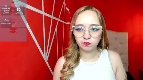 Snapshot of liaroberts1 chatting on December 20, 12:27 pm Lia Roberts online show from December 20, 12:27 pm