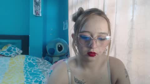 Snapshot of liaroberts1 chatting on January 25, 11:57 am Lia Roberts online show from January 25, 11:57 am
