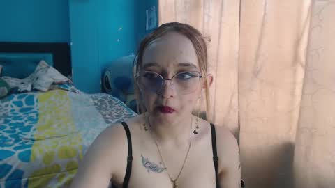 Snapshot of liaroberts1 chatting on February 5, 12:06 pm Lia Roberts online show from February 5, 12:06 pm