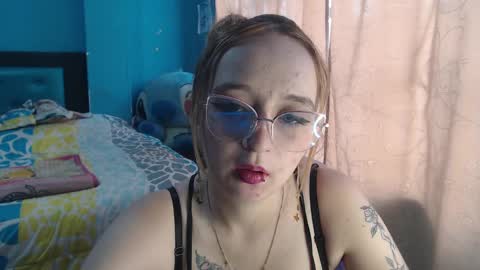 Snapshot of liaroberts1 chatting on February 4, 12:00 pm Lia Roberts online show from February 4, 12:00 pm