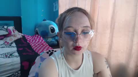 Snapshot of liaroberts1 chatting on February 10, 12:18 pm Lia Roberts online show from February 10, 12:18 pm