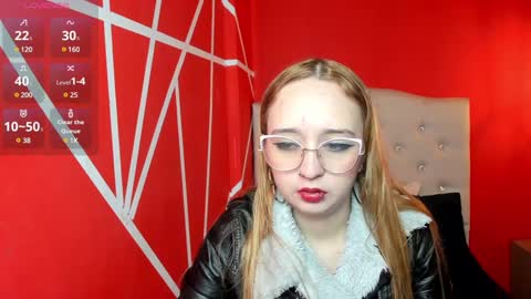 Snapshot of liaroberts1 chatting on December 21, 11:33 am Lia Roberts online show from December 21, 11:33 am